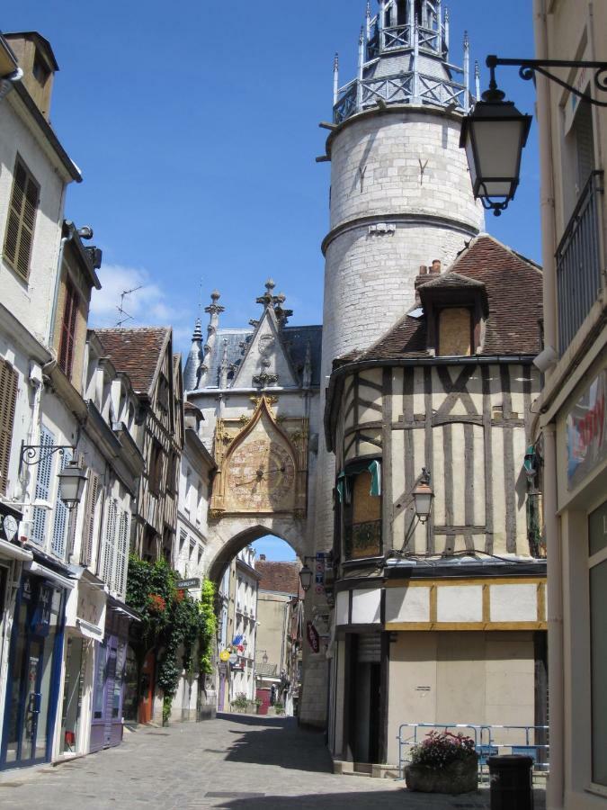 Hotel Confort Et Modernite Sur Les Quais Auxerre Exterior foto