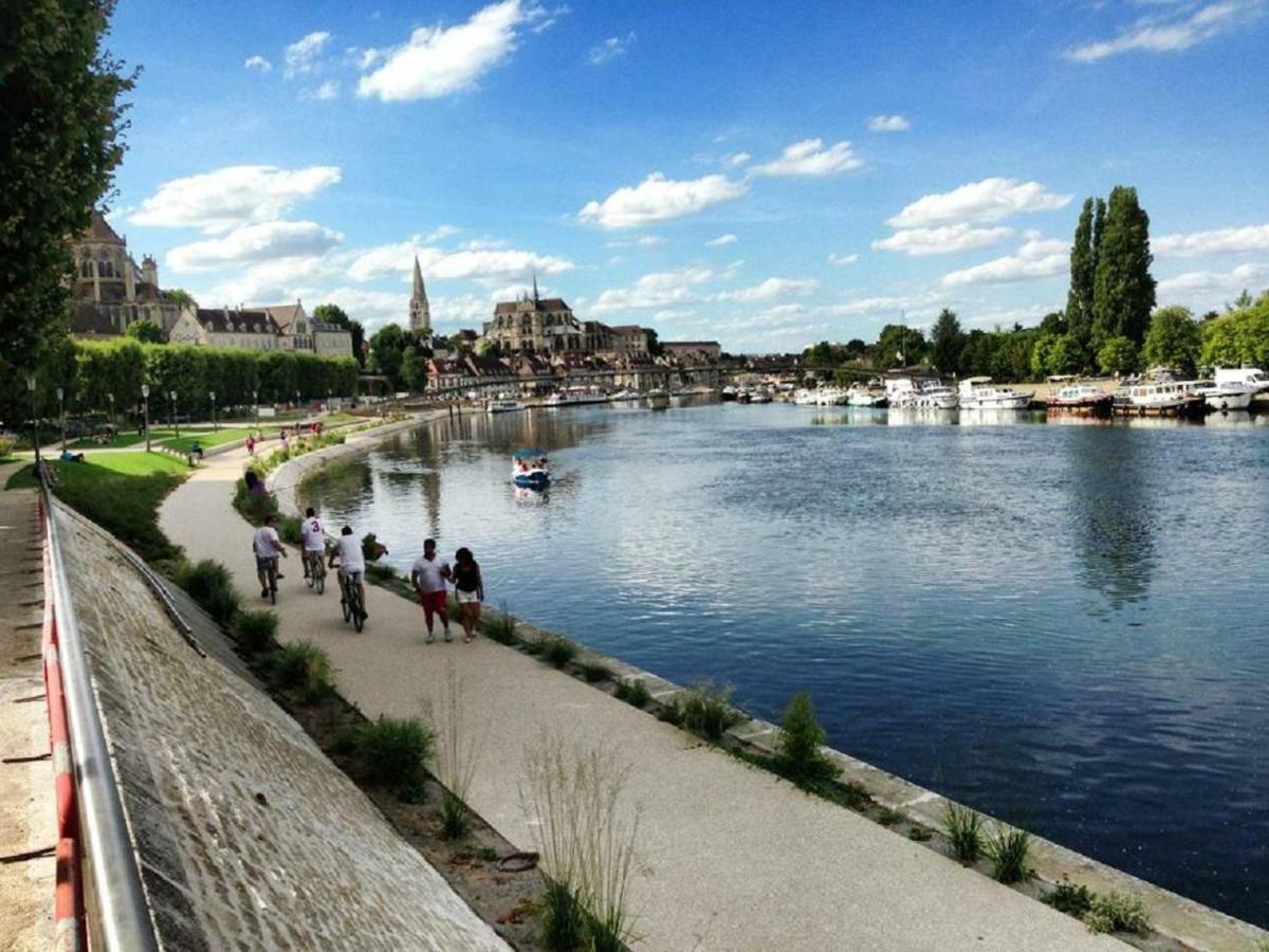 Hotel Confort Et Modernite Sur Les Quais Auxerre Exterior foto